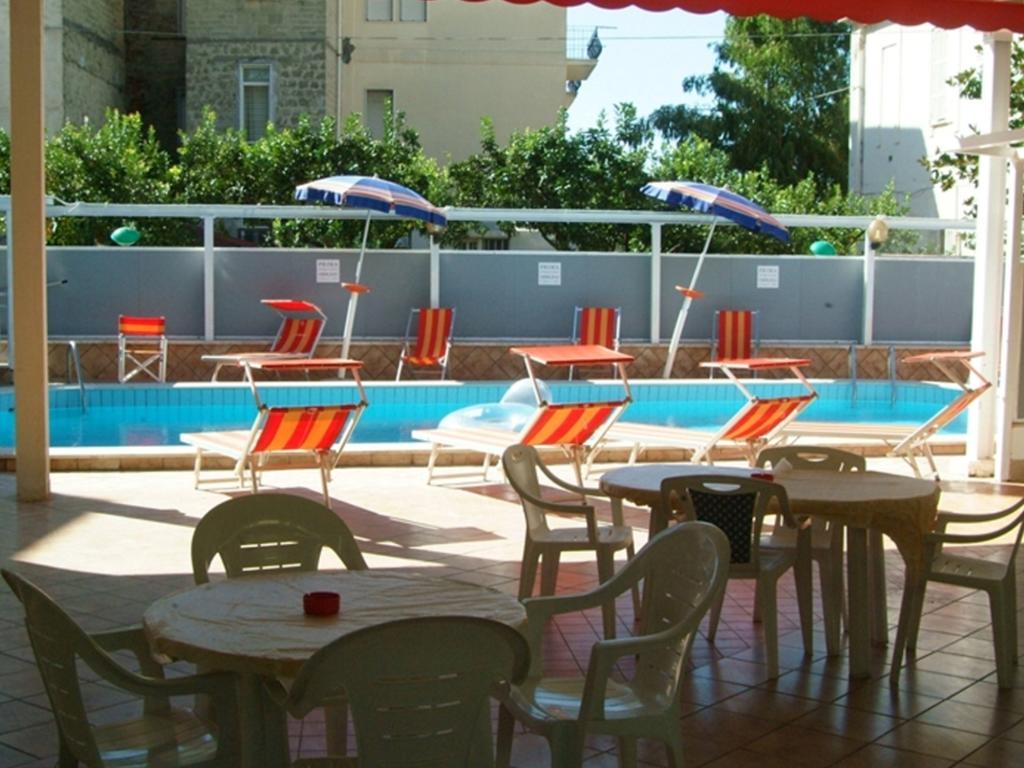 Hotel Aurora Скаури Екстериор снимка