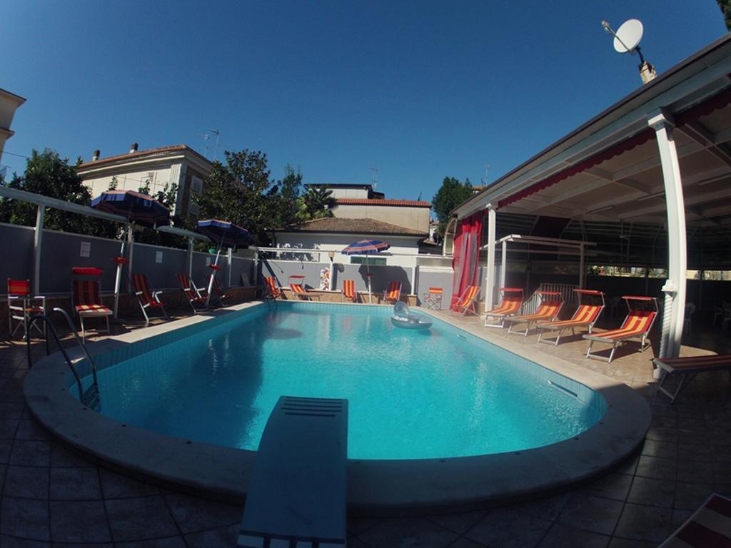 Hotel Aurora Скаури Екстериор снимка