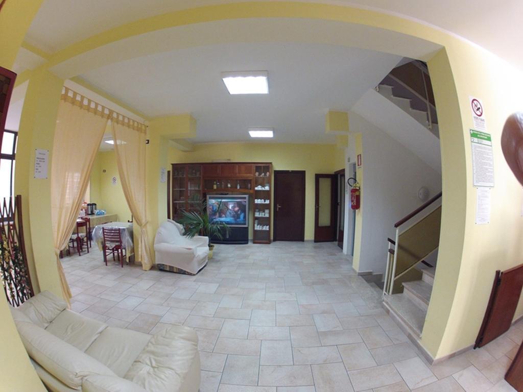 Hotel Aurora Скаури Екстериор снимка